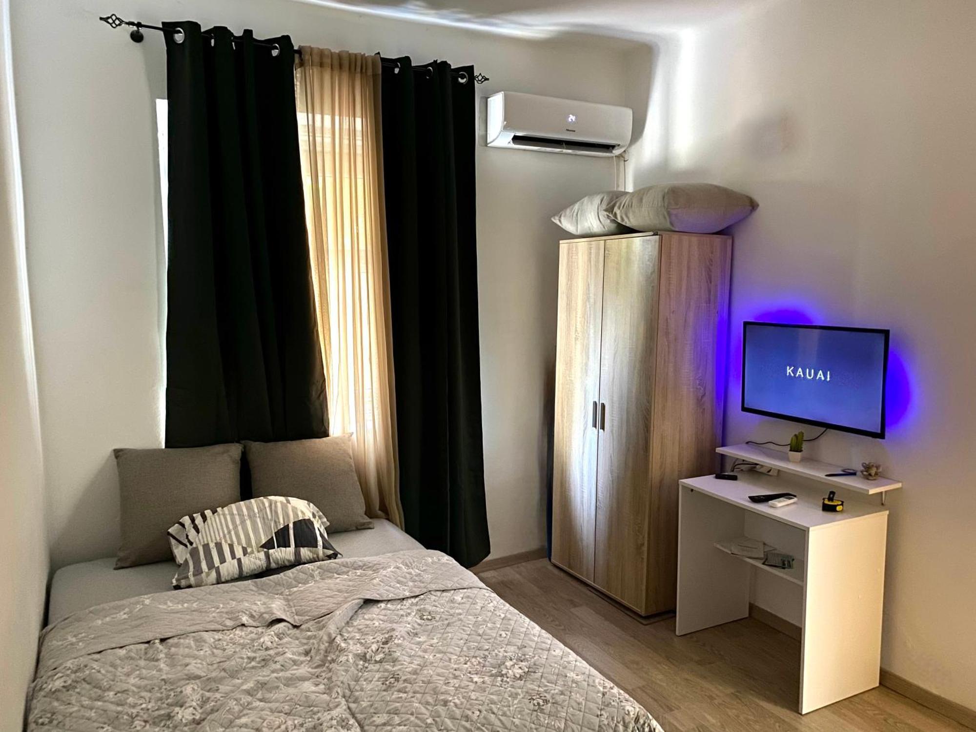 Center Studio Apartment Podgorica Bagian luar foto